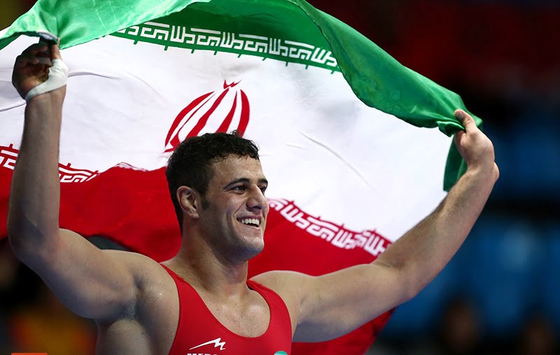 ورزشکار ایرانی گینر مصرف می کند.
